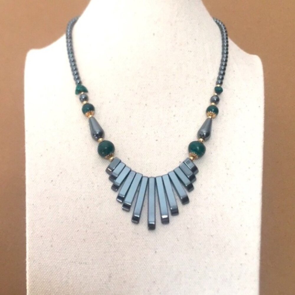 Elegant Hematite and Malachite Necklace